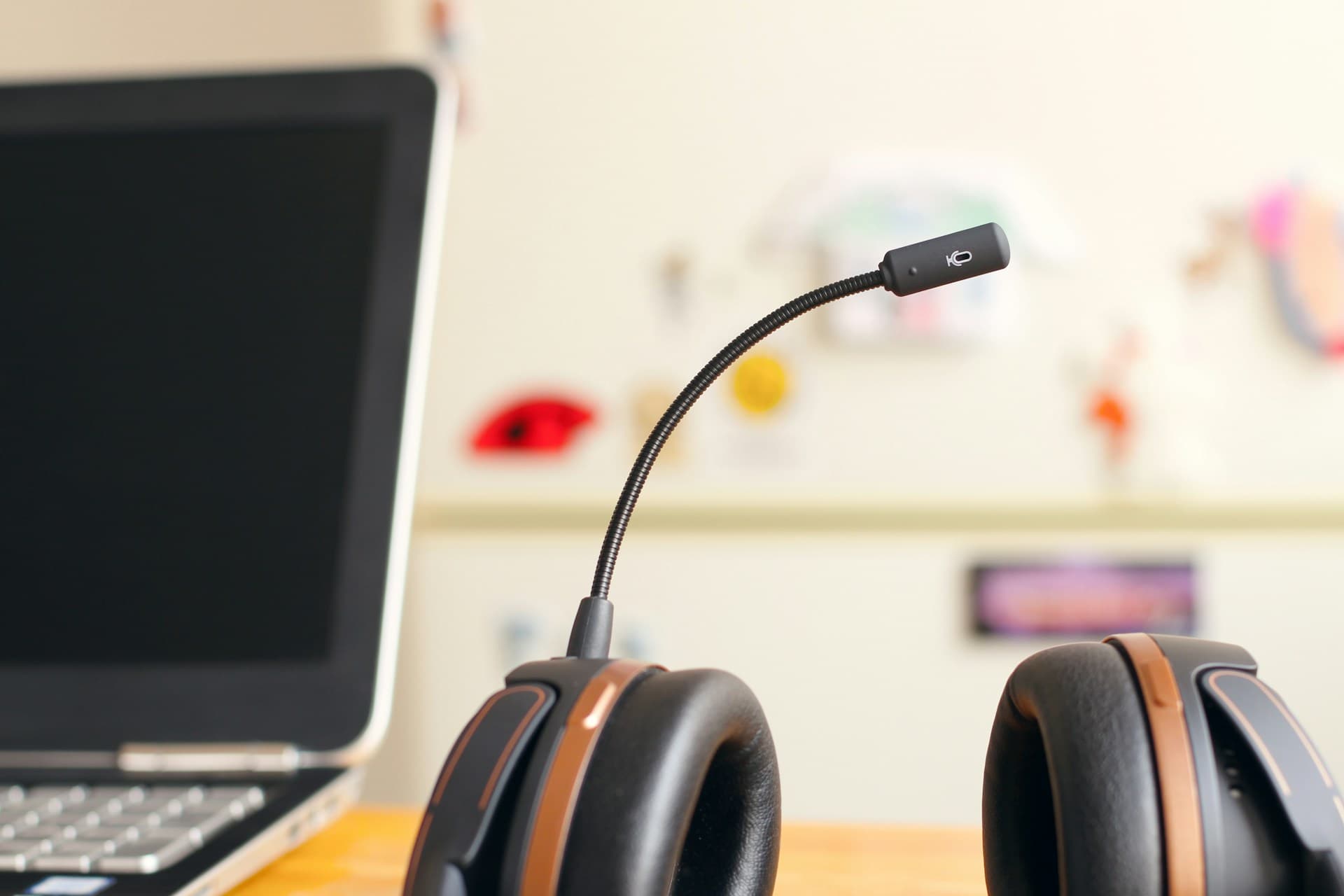 Understanding AI-Powered Customer Service in Call Deflection Work