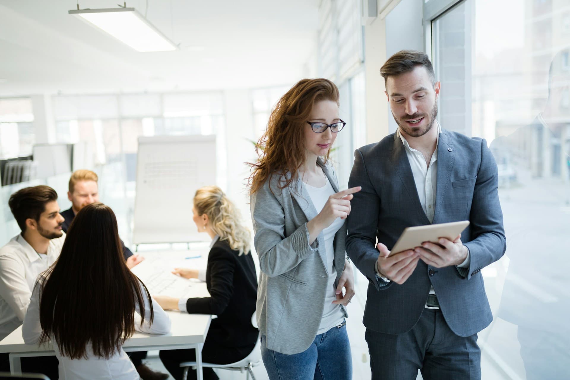 What a Digital Marketing Consultant Should Ask Before Using AI